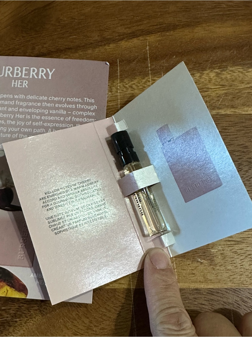🌻5/$30🌻 🆕 BURBERRY Her Eau de Pardum, 1.5ml/0.05 fl. oz. Natural Spray - Picture 4 of 6